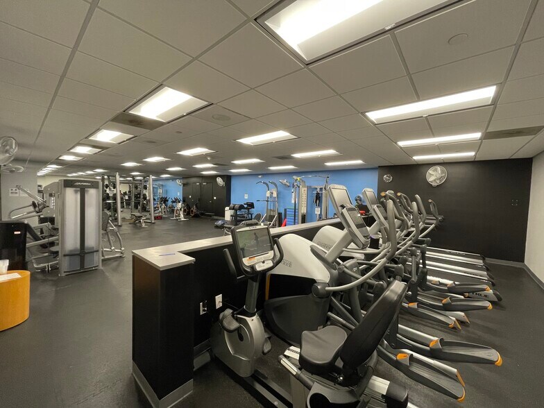 More Photos Of 1 Energy Pl, Pensacola Office For Lease