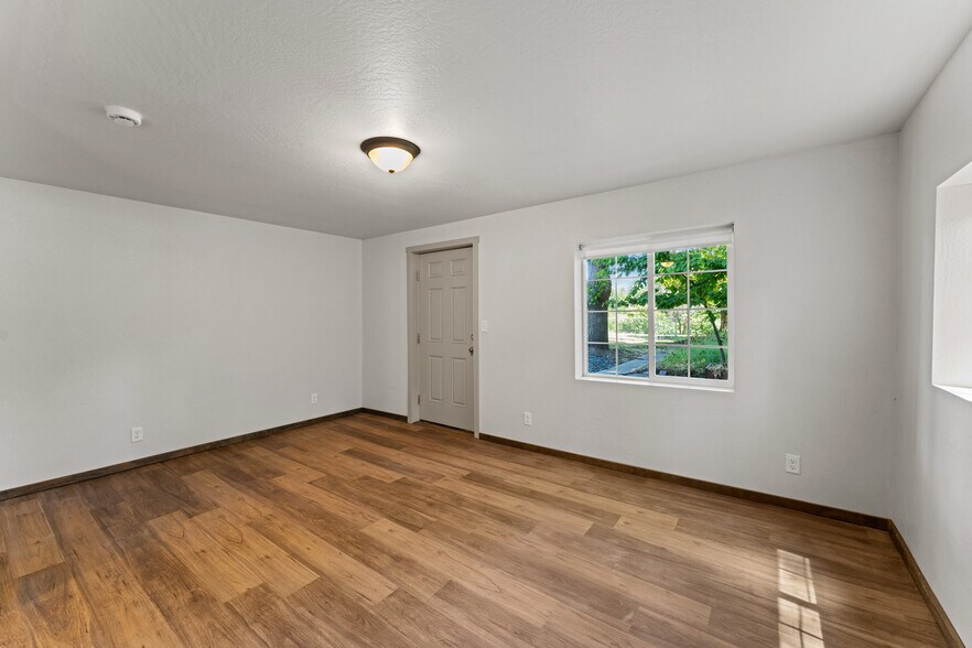 More Photos Of 5333 Rogue River Hwy, Gold Hill Multifamily For Sale