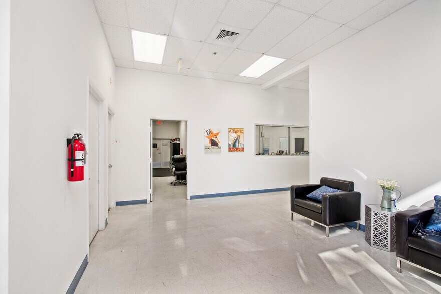 More Photos Of 2805-2889 N Commerce Pky, Miramar Distribution For Lease