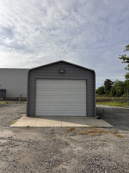 More Photos Of 1408 Gordon Ave, Richmond Warehouse For Lease