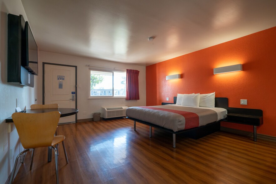 More Photos Of 840 S Indian Hill Blvd, Claremont Hotel For Sale