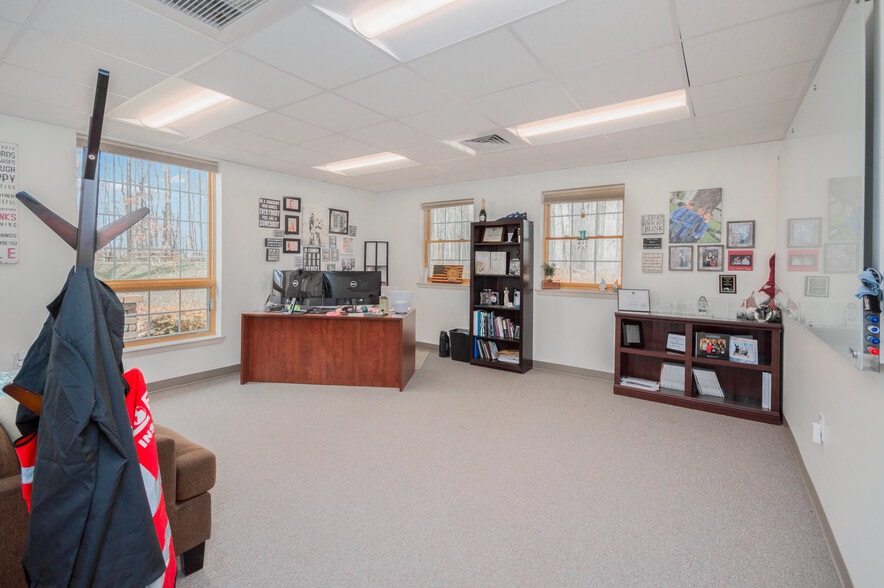 More Photos Of 7180 Opal Rd, Warrenton Office For Sale