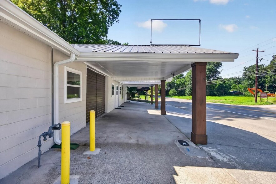 More Photos Of 520 Reinhardt College Pky, Canton Auto Repair For Lease
