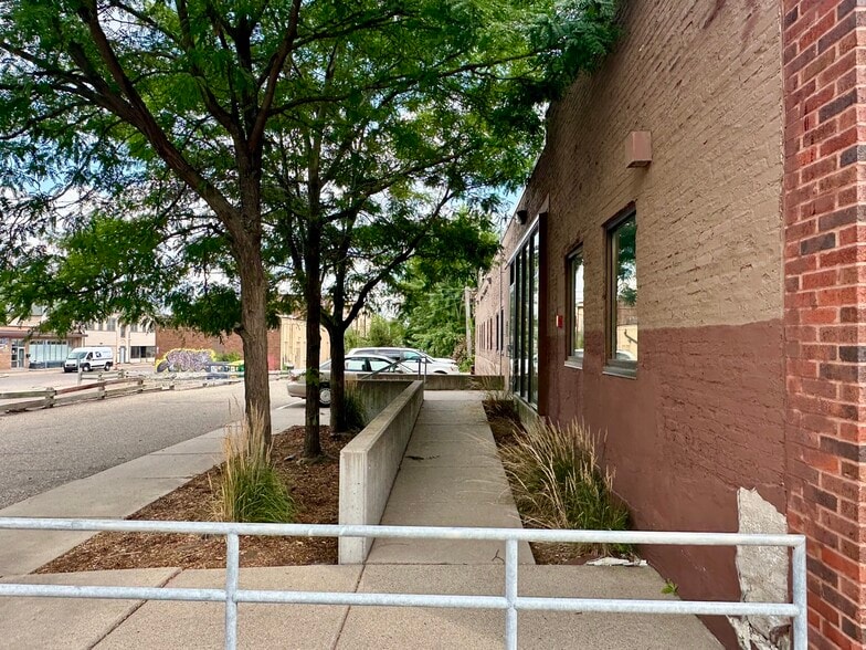 More Photos Of 3650 N Fremont Ave, Minneapolis Office For Sale