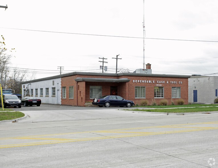 Primary Photo Of 15321 W Eleven Mile Rd, Oak Park Manufacturing For Sale