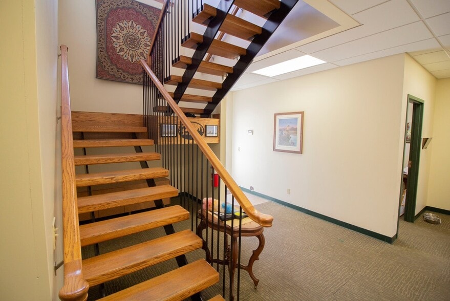 More Photos Of 310 Custer Dr, Battle Creek Medical For Lease