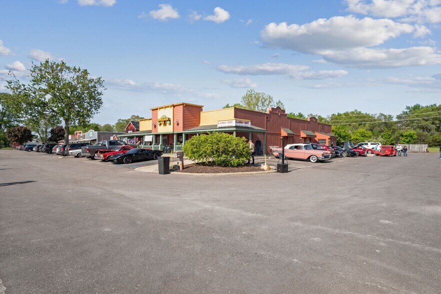 More Photos Of 1451 S Milford Rd, Highland Restaurant For Sale