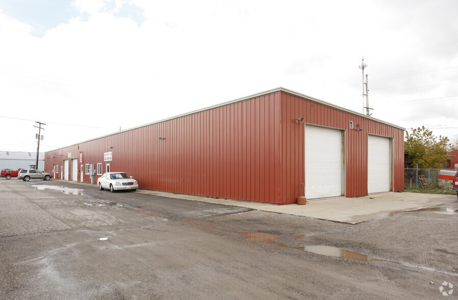 More Photos Of 5632-5638 E Highland Rd, Howell Warehouse For Lease