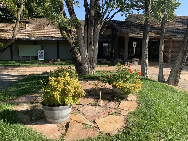 More Photos Of 2411 Heritage Trl, Enid Office For Sale