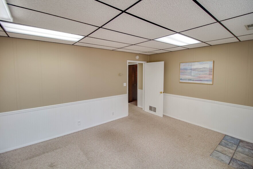 More Photos Of 344 St Louis ave, East Alton Office For Sale