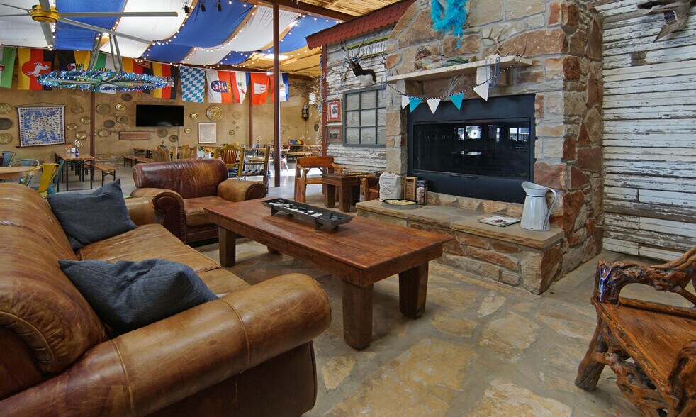 More Photos Of 124 N Austin St, Comanche Bar For Sale