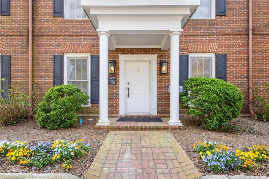 More Photos Of 5064 Roswell Rd, Atlanta Office Residential For Sale