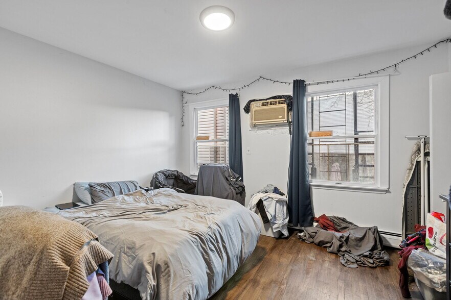 More Photos Of 135-137 Griffith St, Jersey City Storefront Retail Residential For Sale