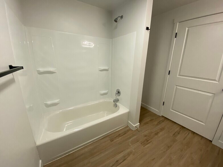 More Photos Of 404 E 5600 S, Salt Lake City Apartments For Sale