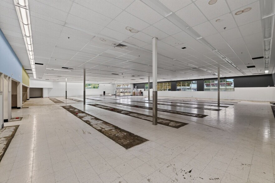 More Photos Of 1401 Broadway, Sacramento Drugstore For Lease