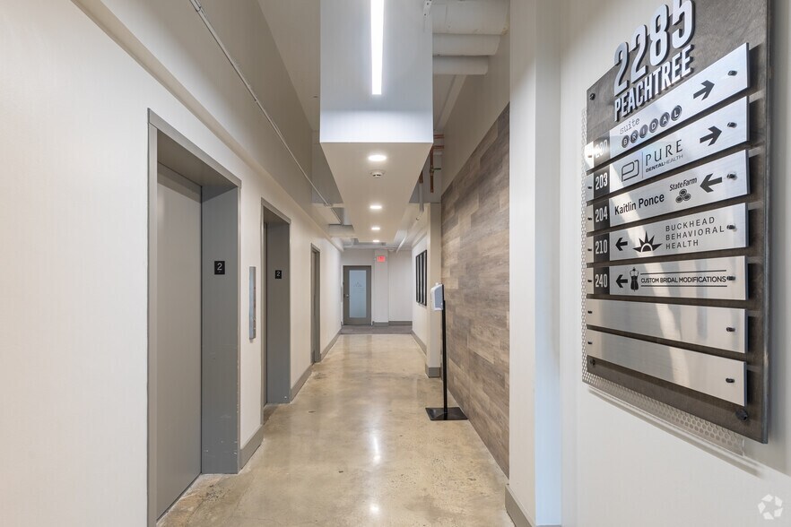 More Photos Of 2285 Peachtree Rd NE, Atlanta Apartments For Lease