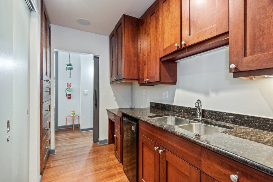 More Photos Of 67-79 E 16th St, Chicago Apartments For Lease