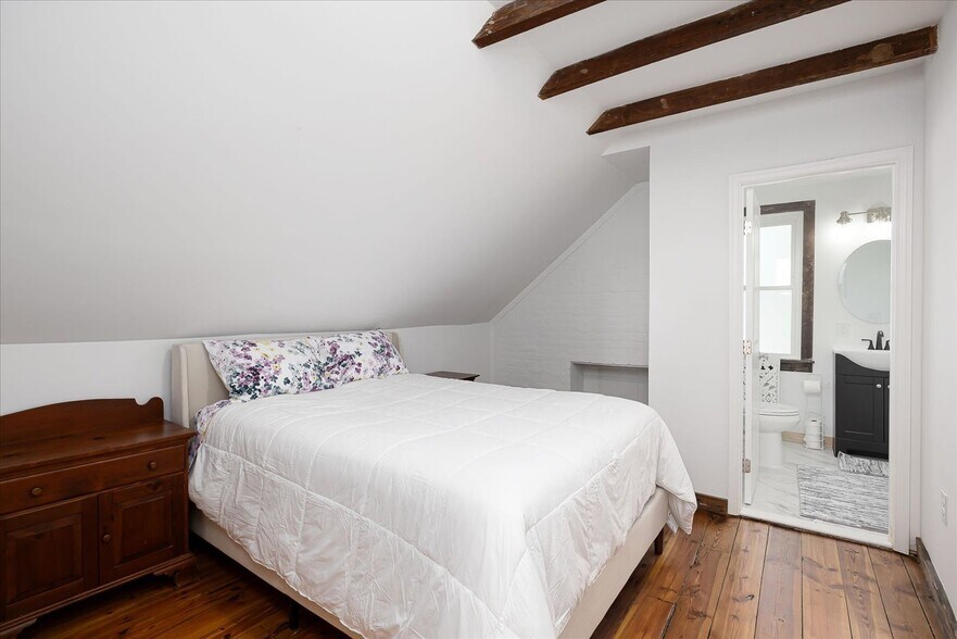 More Photos Of 667 Hustle Rd, Hustle Winery Vineyard For Sale