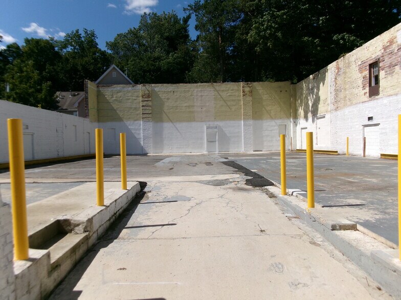 More Photos Of 103 Arch St, Butler General Retail For Sale