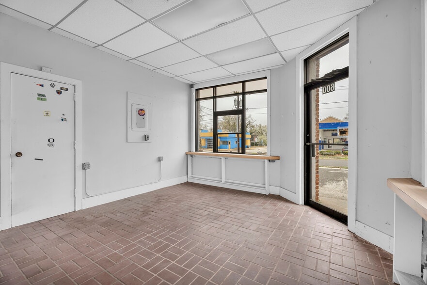 More Photos Of 600 White Horse Pike, Oaklyn Auto Repair For Sale