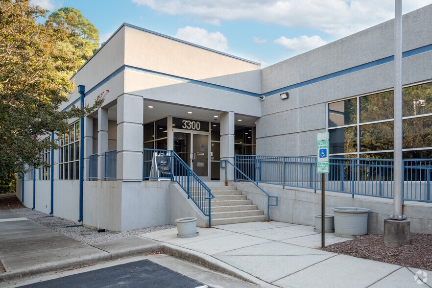 More Photos Of 3300 Gateway Centre Blvd, Morrisville Research And Development For Lease