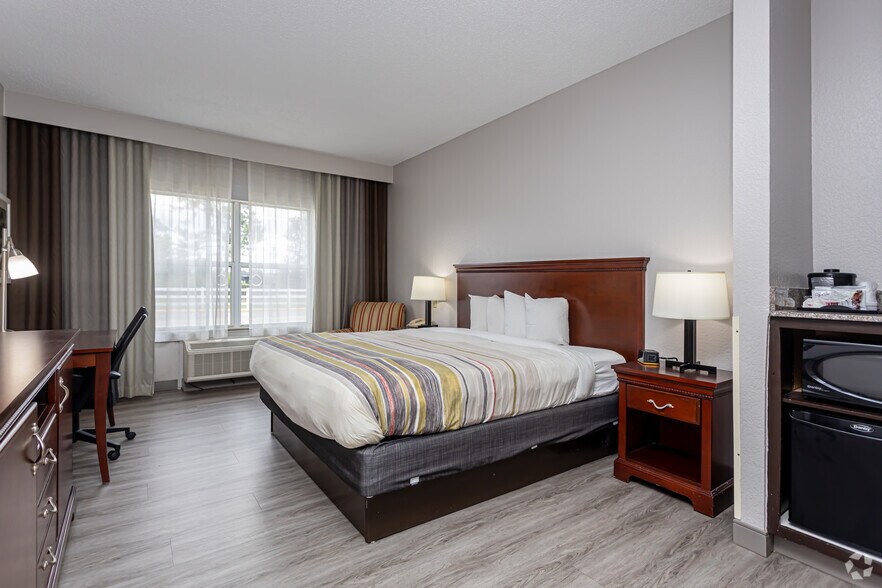 More Photos Of 13900 Wilfred Seymour Rd, Ocean Springs Hotel For Sale