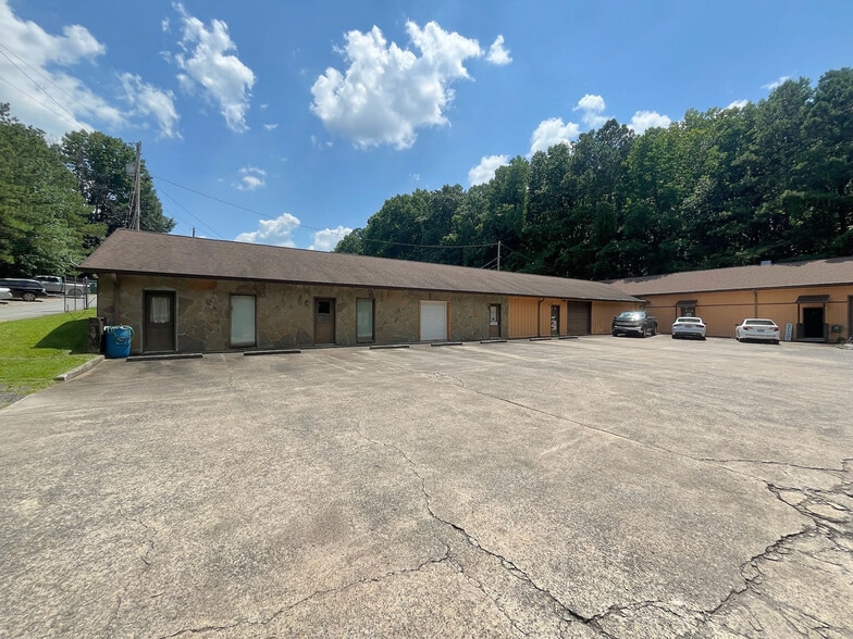 More Photos Of 109 Elliott Industrial Dr, Woodstock Flex For Lease