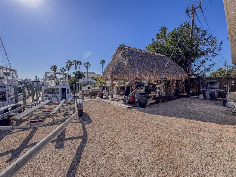 More Photos Of 17671-17681 San Carlos Blvd, Fort Myers Marina For Sale