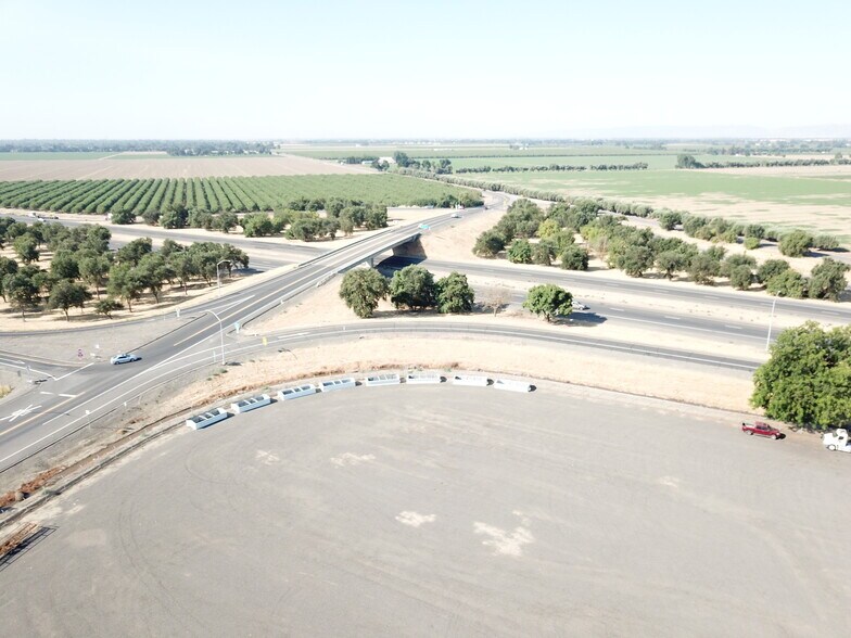 More Photos Of R2E Freeway Drive, Woodland Land For Lease