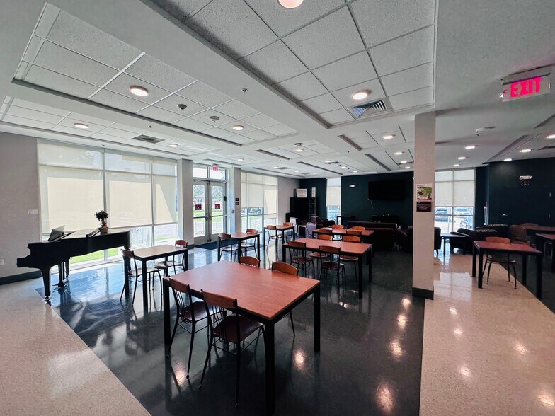 More Photos Of 4117 Woodland Dr, New Orleans Dormitory For Sale