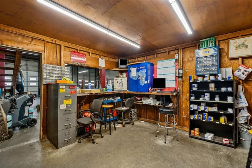More Photos Of 2901 Randleman Rd, Greensboro Auto Repair For Sale