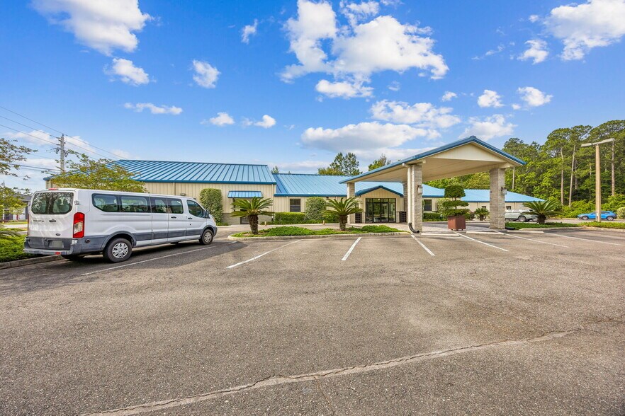 More Photos Of 96549 Parliament Dr, Fernandina Beach Storefront Retail Office For Sale