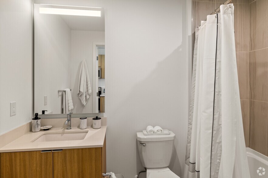 More Photos Of 201 Clearwater Dr, West Palm Beach Apartments For Lease