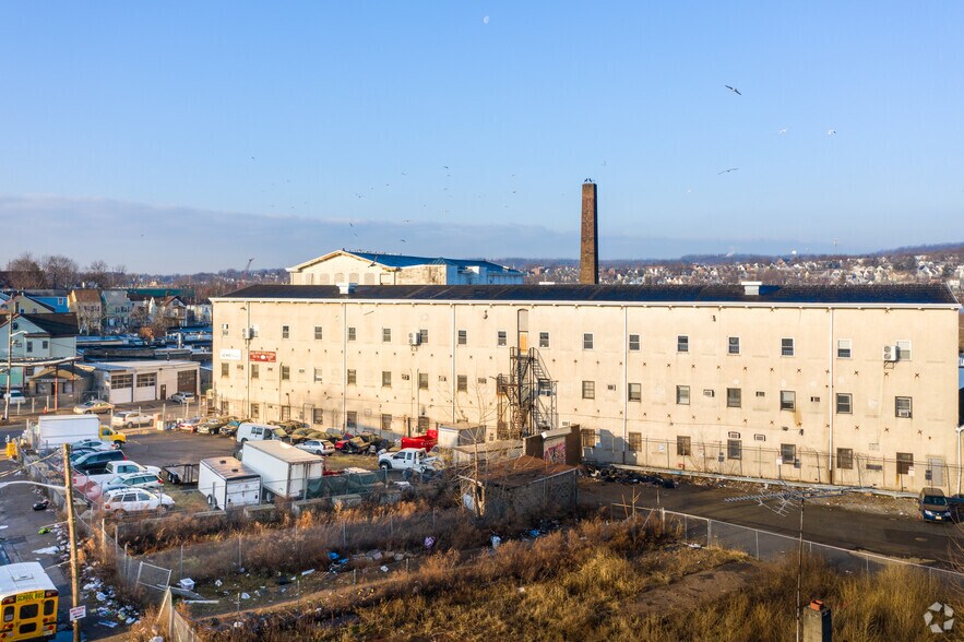 More Photos Of 185 6th Ave, Paterson Light Manufacturing For Lease