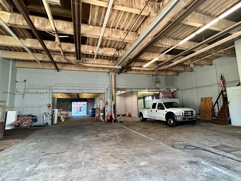 More Photos Of 2125 Jane St, Pittsburgh Warehouse For Lease