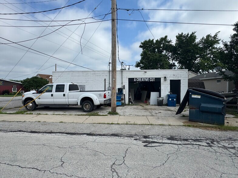 More Photos Of 800 Merrillville Rd, Crown Point Office For Sale