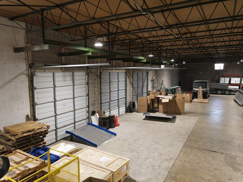 More Photos Of 845 Regal Row, Dallas Warehouse For Sale