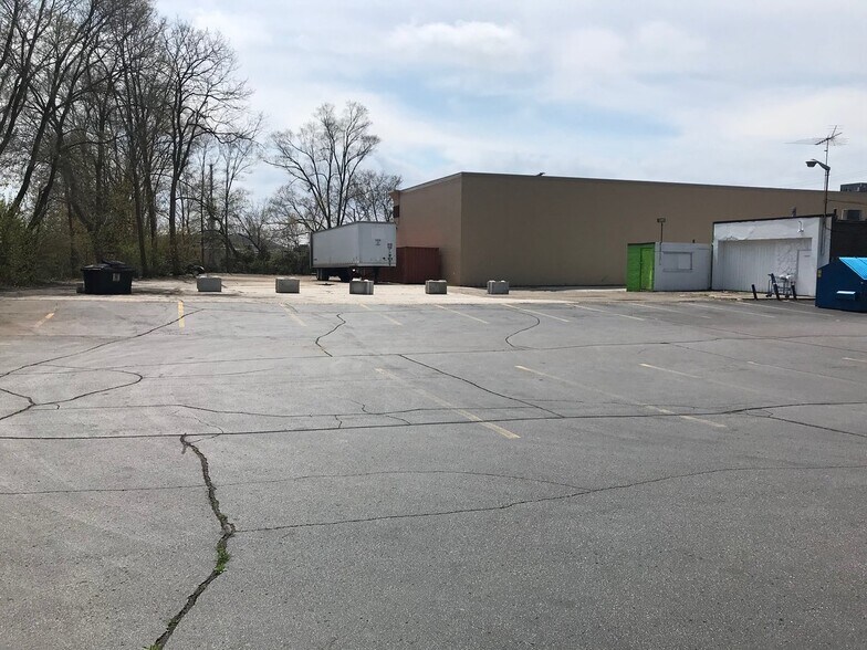 More Photos Of 4311-4323 S Westnedge Ave, Kalamazoo Restaurant For Sale