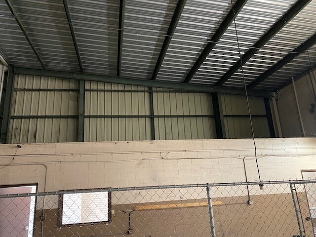 More Photos Of 12477 66th Street North, Largo Auto Repair For Lease