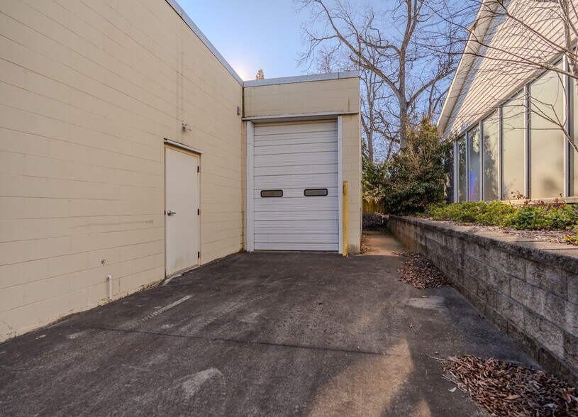 More Photos Of 1088 S Pendleton St, Easley Freestanding For Lease