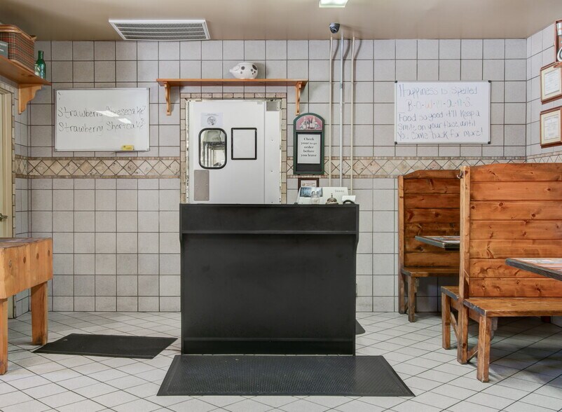 More Photos Of 868 County Line Rd NE, Resaca Convenience Store For Sale