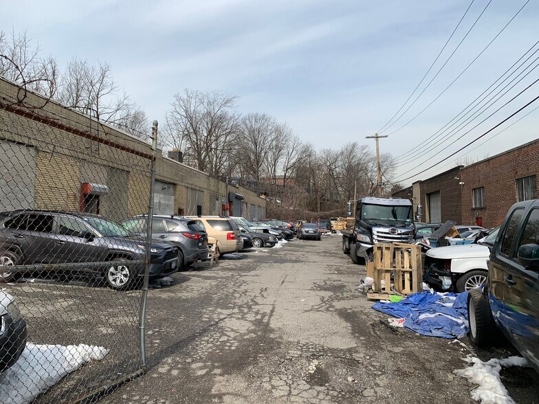 More Photos Of 2235 Light St, Bronx Warehouse For Lease