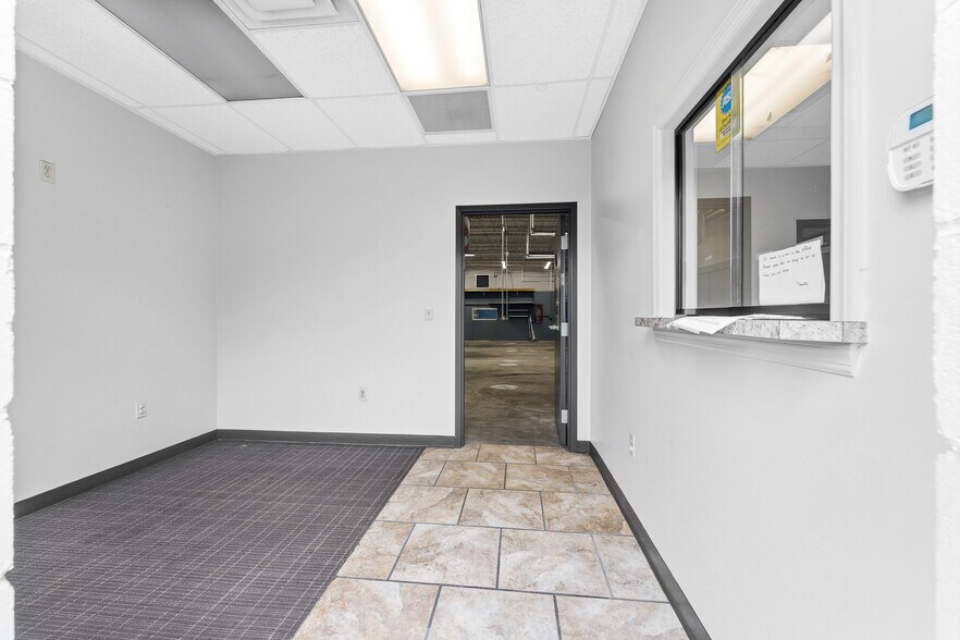 More Photos Of 34 Sterling Dr, Morgantown Flex For Lease