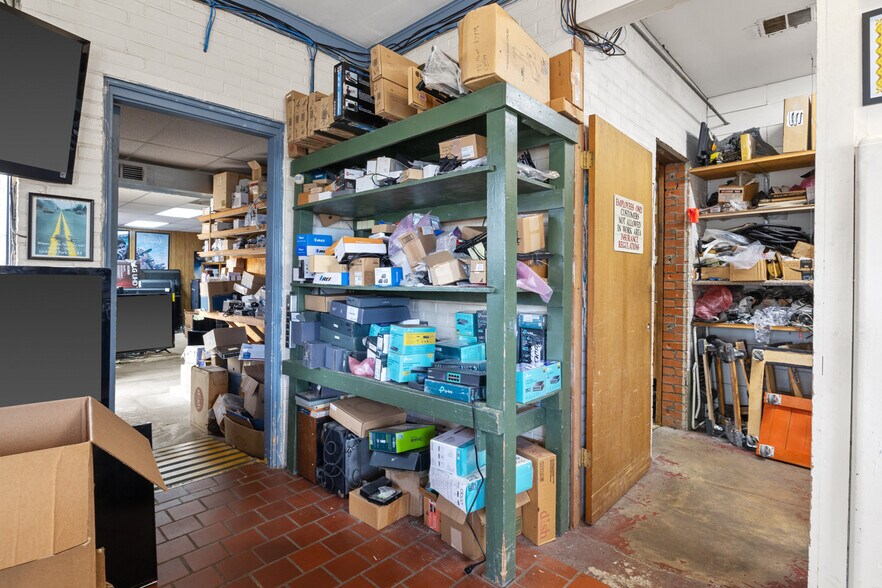 More Photos Of 1202 N Jefferson Ave, Mount Pleasant Specialty For Sale