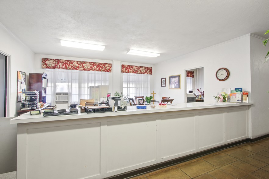 More Photos Of 464 E Walnut St, Pasadena Specialty For Lease