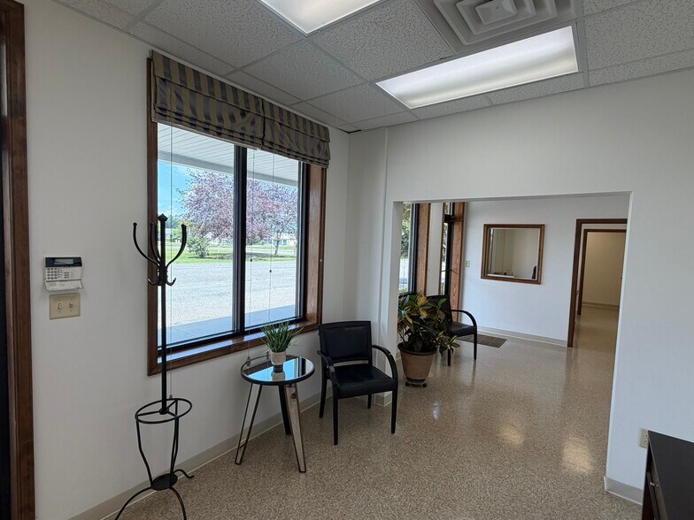 More Photos Of 12719 E Lynchburg Salem Tpke, Forest Flex For Lease