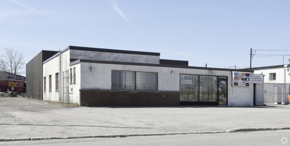 Primary Photo Of 2040 Av Francis-Hughes, Laval Service For Sale