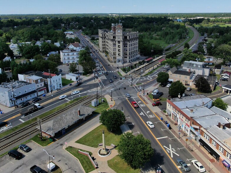 More Photos Of 121 S Pavilion Ave, Riverside Storefront Retail Residential For Sale
