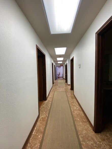 More Photos Of 4950 Washington Blvd, Beaumont Light Manufacturing For Sale