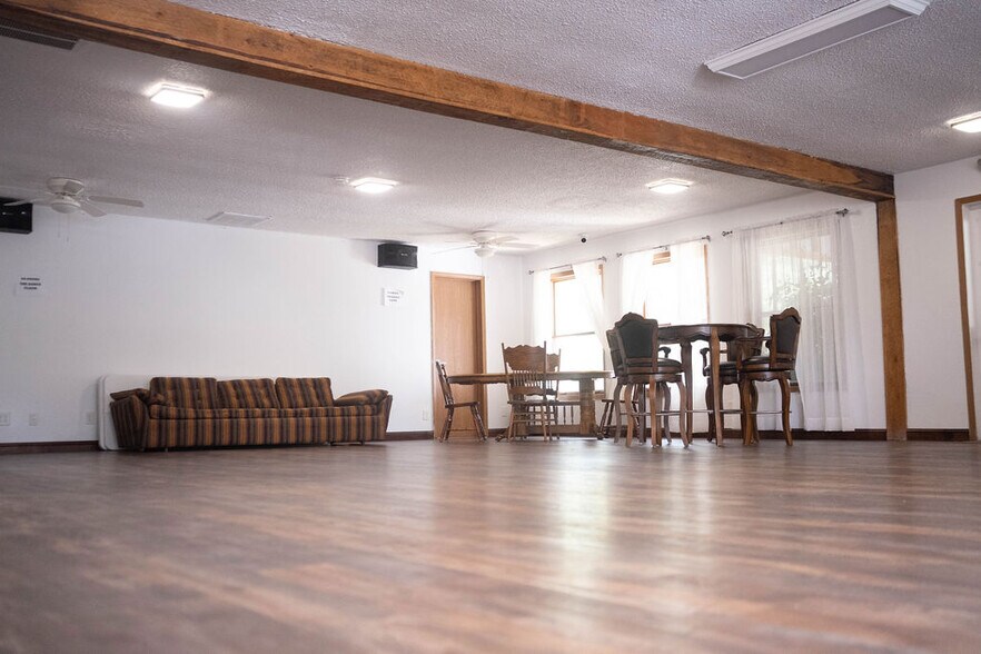 More Photos Of 402 Mae Orr St, Enfield Hotel For Sale